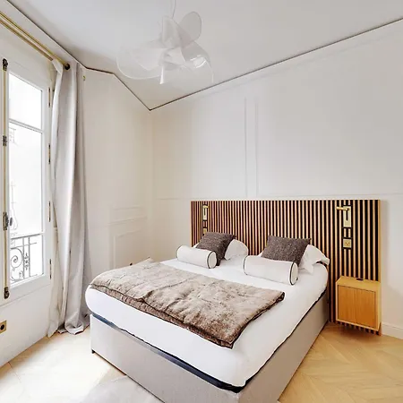 Elegant A C 2br 6p 17th Monceau Parigi