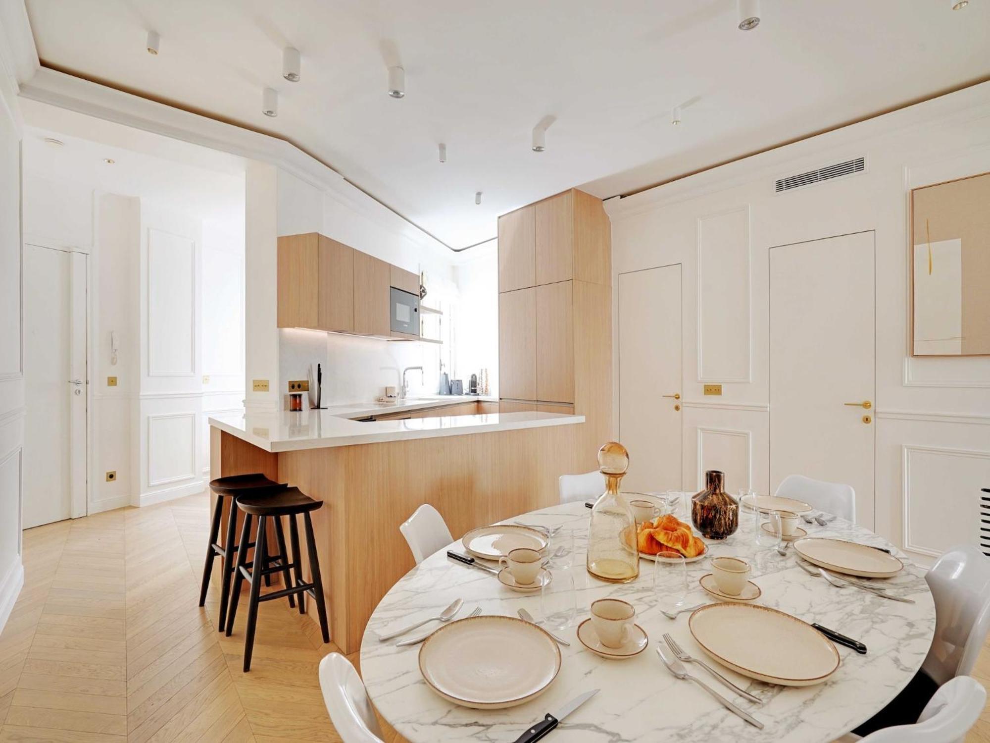 Appartamento Elegant A C 2br 6p 17th Monceau Parigi